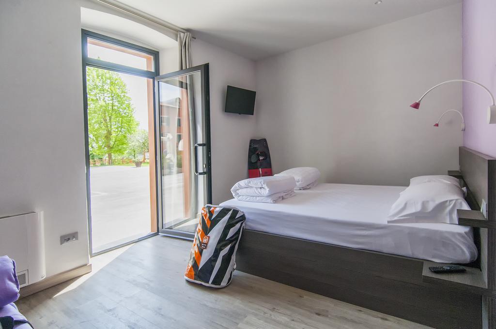 Campione Del Garda Surf House Hostel Pieve  Exterior photo